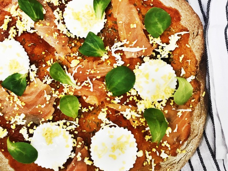 PIZZA SALUDABLE DE SALMÓN