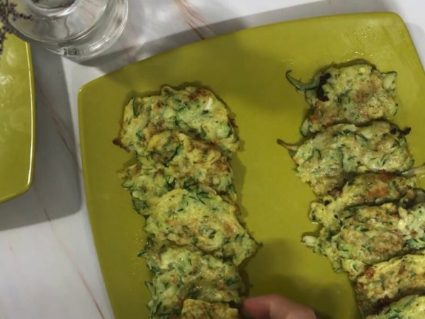 TORTITAS DE CALABACÍN y QUESO