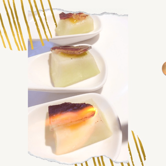 La mejor receta de aperitivo sencillo y original. MELÓN CON MAGRET DE PATO Y MERMELADA DE MANGO, MELOCTOÓN Y JENGIBRE.
Receta fácil y rápida, paso a paso.