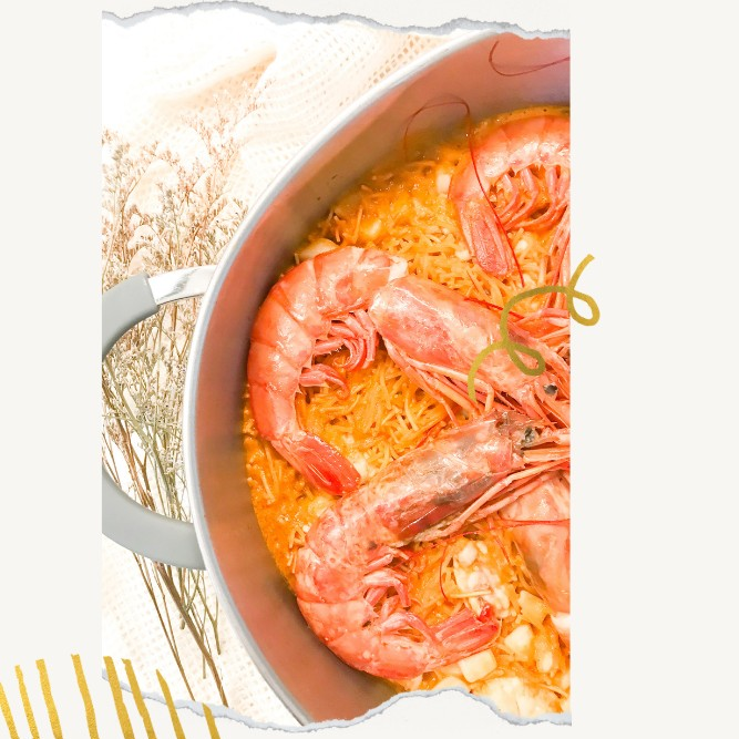 La mejor receta tradicional de FIDEUA DE MARISCO Y PESCADO. Cómo hacer una fideuá tradicional de gambones y rape , receta gallega fácil y sencilla paso a paso. 