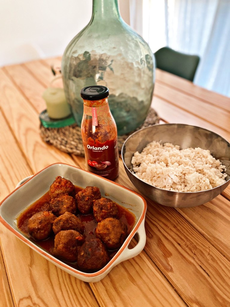 Albóndigas en salsa. Receta sencilla paso a paso.
Como hacer albóndigas en salsa. Receta clásica. Paso a paso.
Hay recetas clásicas que le gustan a todo el mundo. Y en este caso, a quien no le gustan las albóndigas? No os perdáis esta fantástica receta!