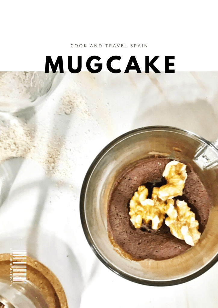 
MUGCAKE DE AVENA, PLÁTANO Y CHOCOLATE
Hoy os dejamos una receta fácil de mugcake en 2 minutos de micro! Esperamos que os guste!

Es una delicia sana, rápida y muy fácil. No lleva azúcar nada más que el poquito que pueda tener el chocolate que utilices. Parece mentira cómo crece y queda muy esponjoso sin utilizar levadura… El mug cake en sí sabe a plátano que combina súper bien con el topping de nueces o onzas de chocolate derretidas.