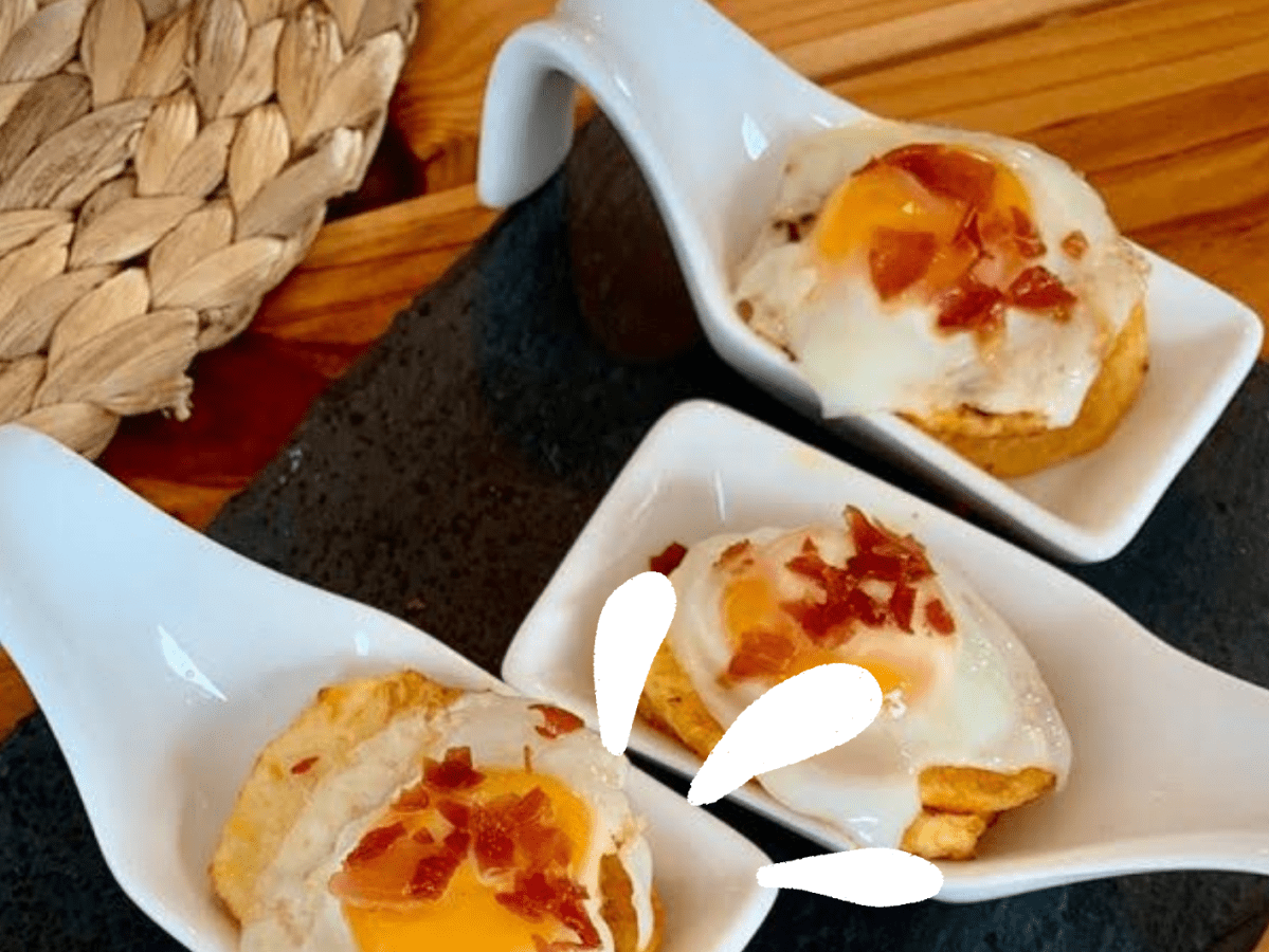 CANAPE DE HUEVO DE CODORNIZ CON PATATA Y CHORIZO