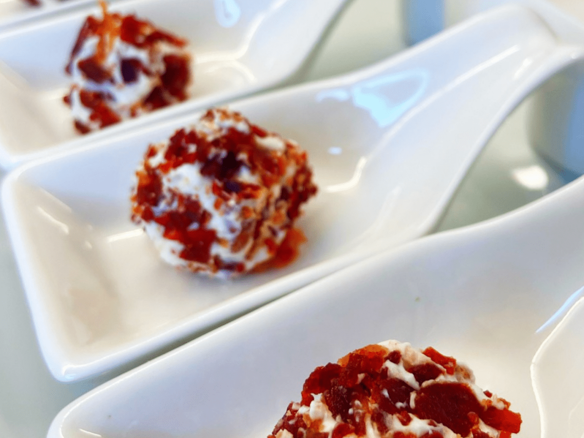 BOMBONES DE QUESO CREMA Y JAMÓN CRUJIENTE